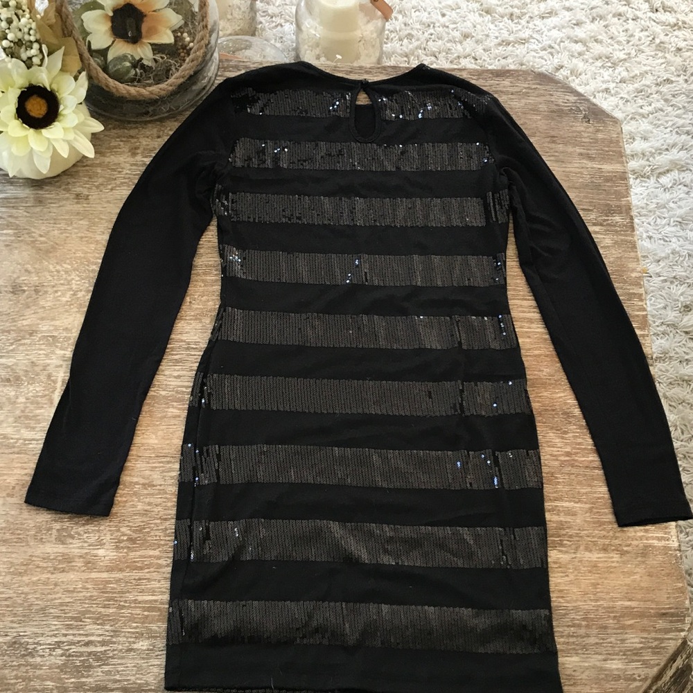 BEAUTIFUL BLACK SEQUIN STRIPED SOPRANO DRESS ✨ - Picture 5 of 9